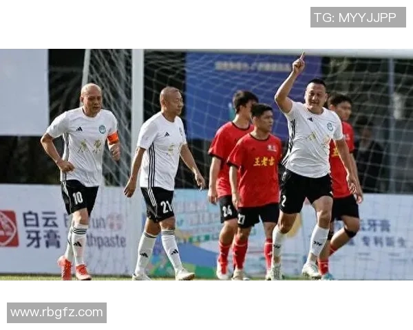 足球明星助阵中国队精彩对决展现足球魅力与团队精神的巅峰对抗