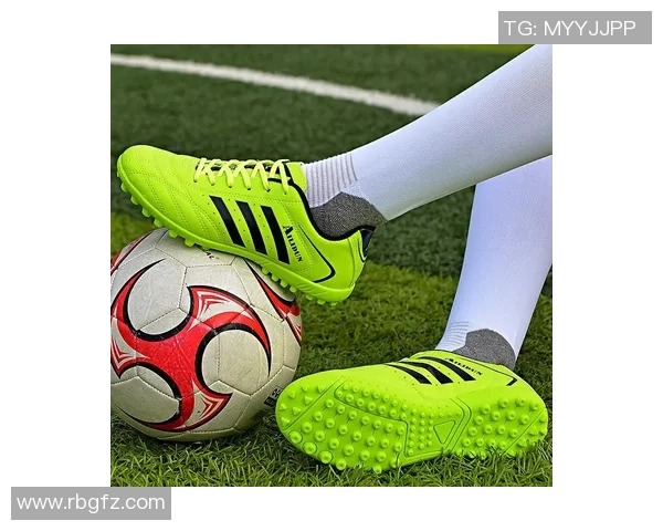 国际足球明星专属定制足球鞋的魅力与个性化设计探讨 国际足球明星专属定制足球鞋的魅力与个性化设计探讨