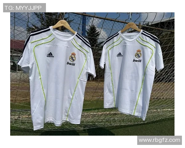 足球明星穿着的大号球衣推荐及其背后的故事解析 足球明星穿着的大号球衣推荐及其背后的故事解析